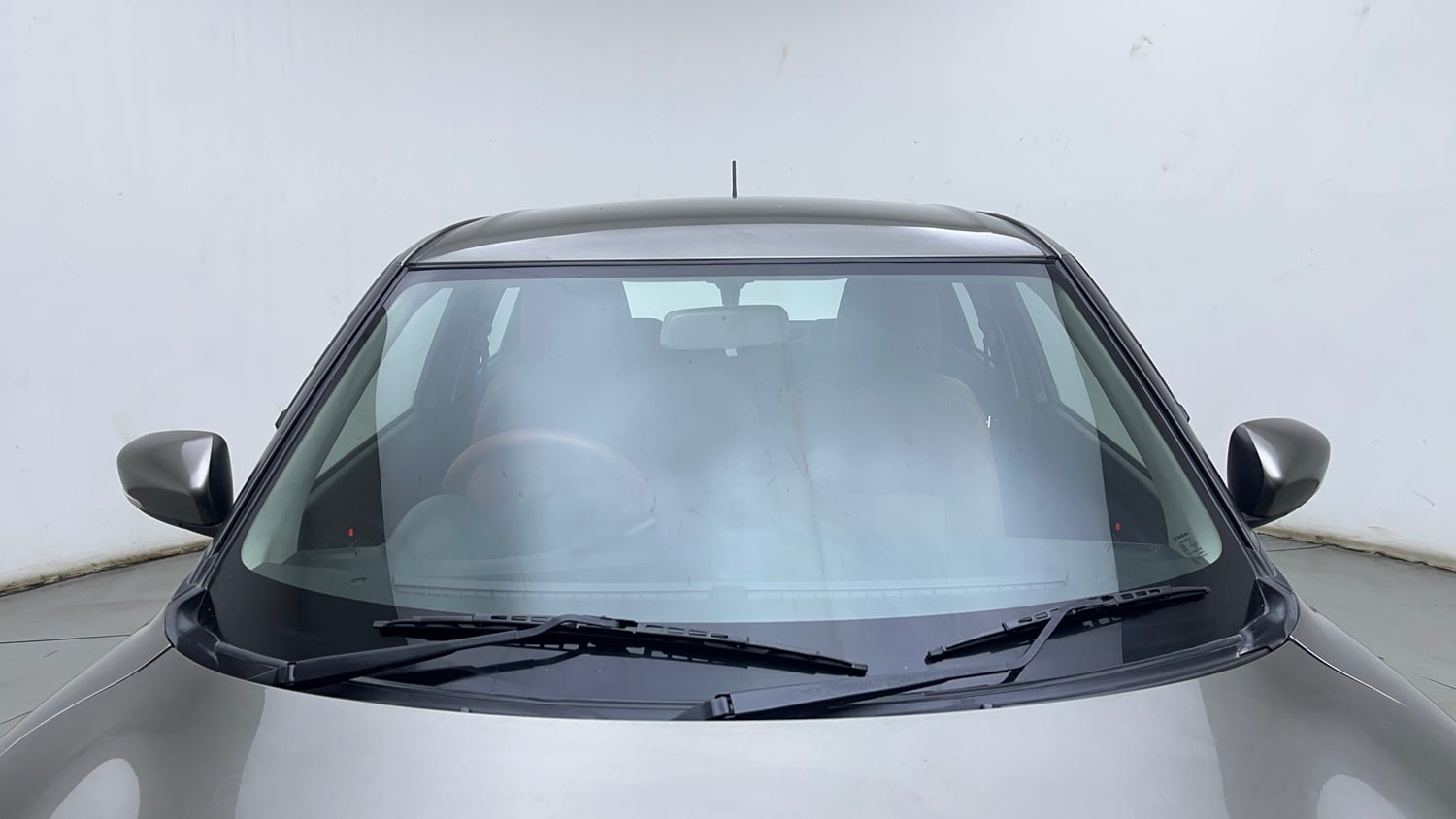 Used 2022 Maruti Suzuki Swift VXi Petrol Manual exterior FRONT WINDSHIELD VIEW