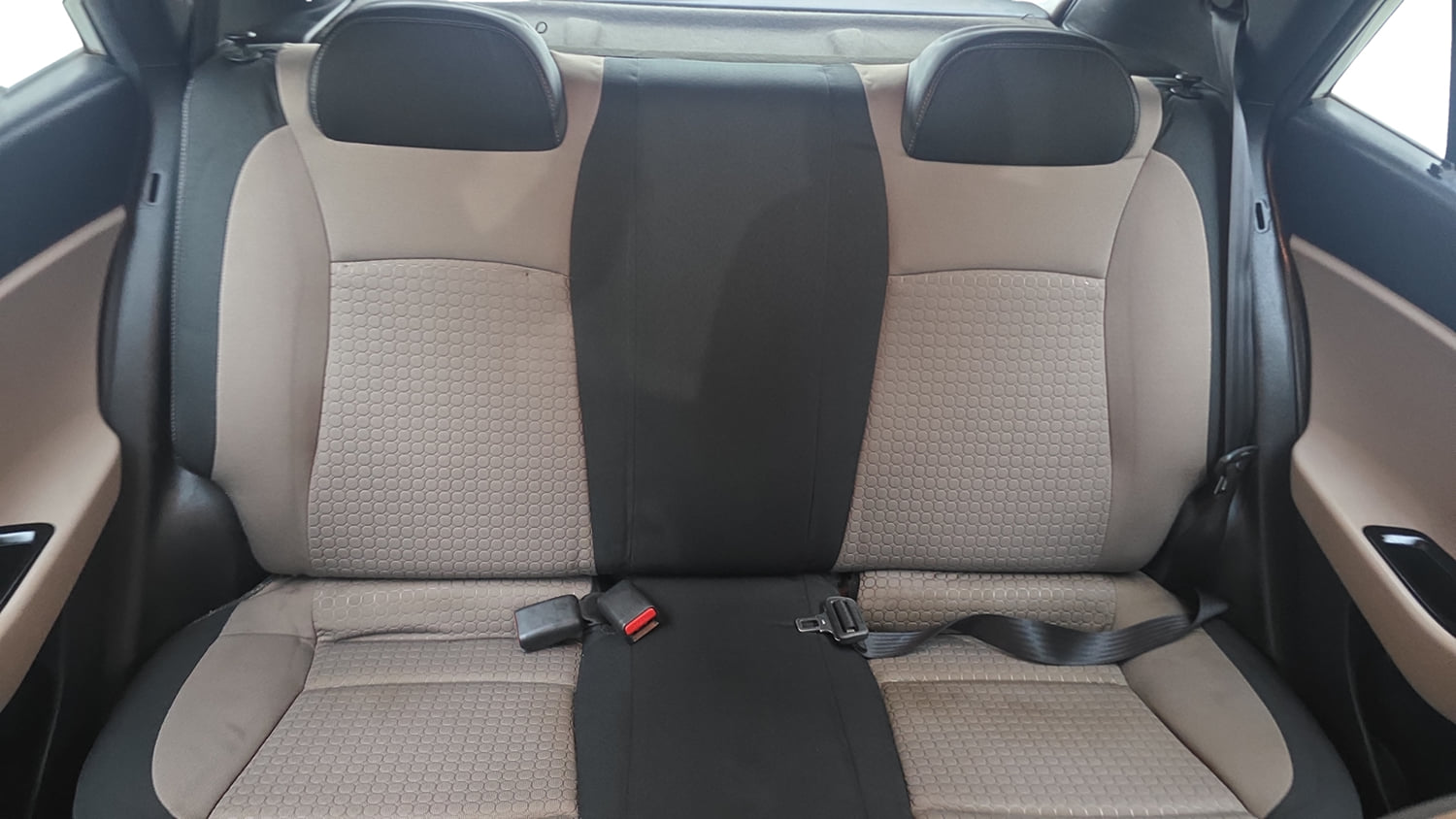 Used 2017 Hyundai Elite i20 Sportz 1.4 CRDI Diesel Manual interior REAR SEAT CONDITION VIEW