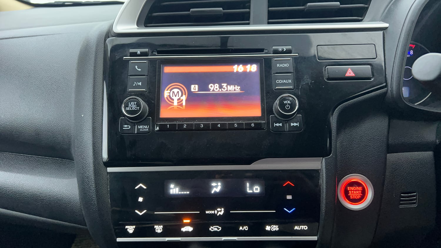 Used 2019 Honda Jazz V CVT Petrol Petrol Automatic interior MUSIC SYSTEM & AC CONTROL VIEW