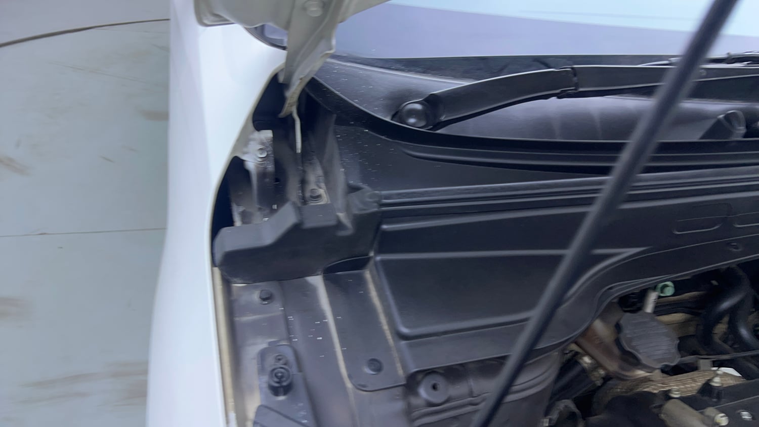 Used 2016 Hyundai Creta 1.6 SX Plus Petrol Petrol Manual engine ENGINE RIGHT SIDE HINGE & APRON VIEW