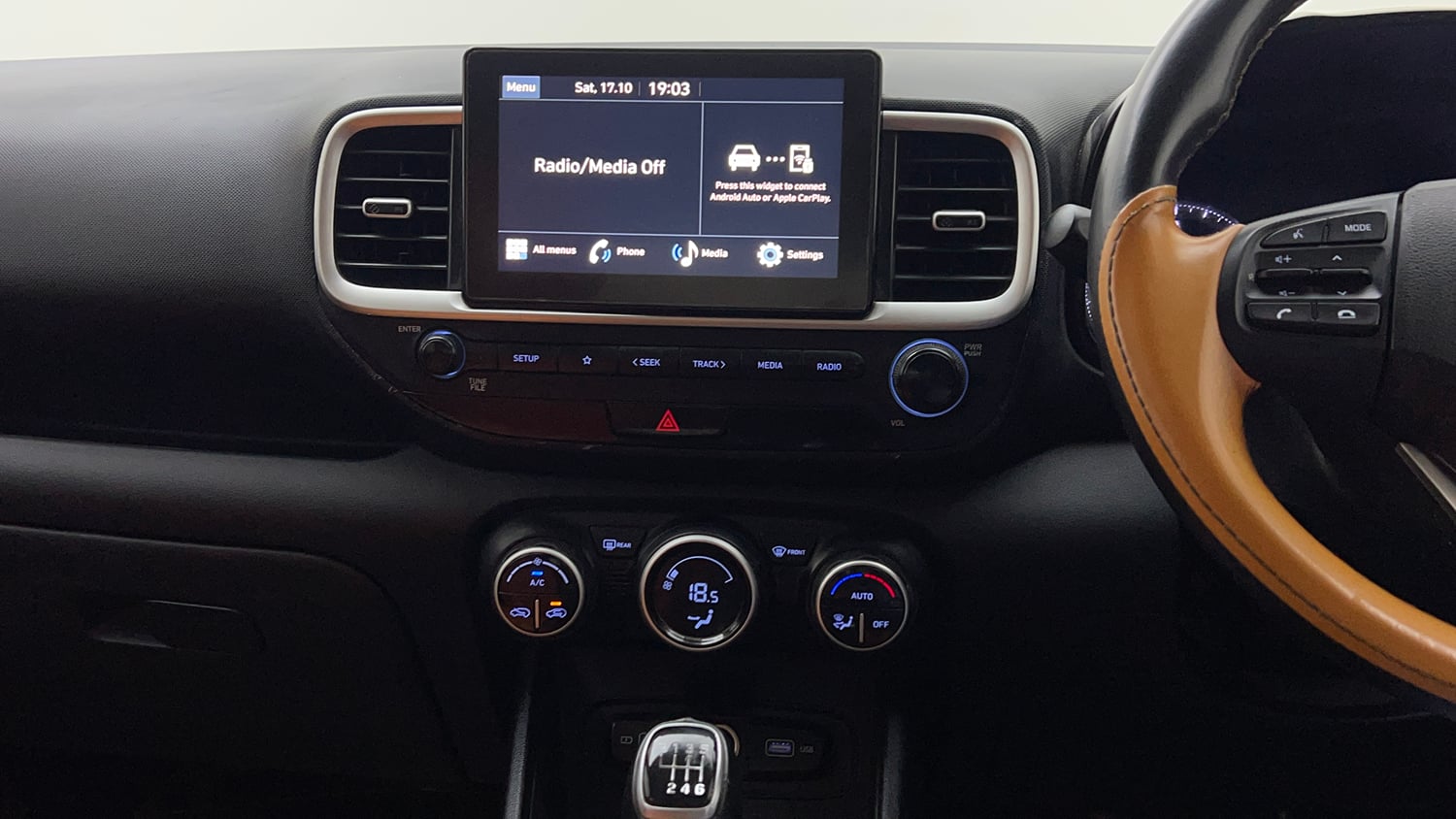 Used 2021 Hyundai Venue SX 1.5 CRDi Diesel Manual interior MUSIC SYSTEM & AC CONTROL VIEW