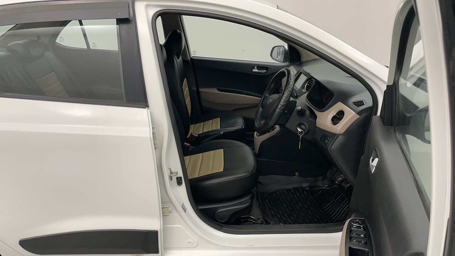 Used 2019 Hyundai Xcent SX Petrol Manual interior RIGHT SIDE FRONT DOOR CABIN VIEW