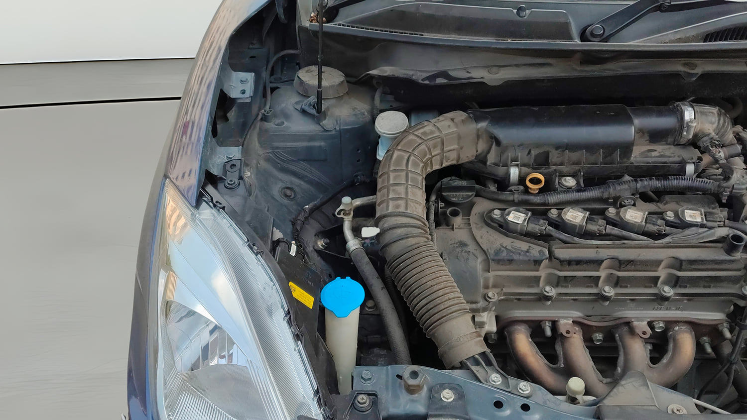 Used 2017 Maruti Suzuki Dzire VXi AMT Petrol Automatic engine ENGINE RIGHT SIDE VIEW