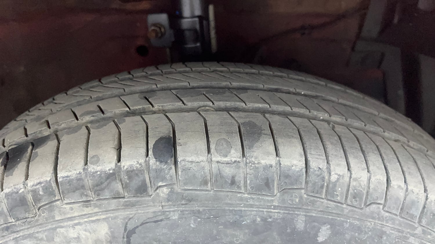 Used 2016 Maruti Suzuki Swift Deca Limited Edition VDi Diesel Manual tyres RIGHT FRONT TYRE TREAD VIEW
