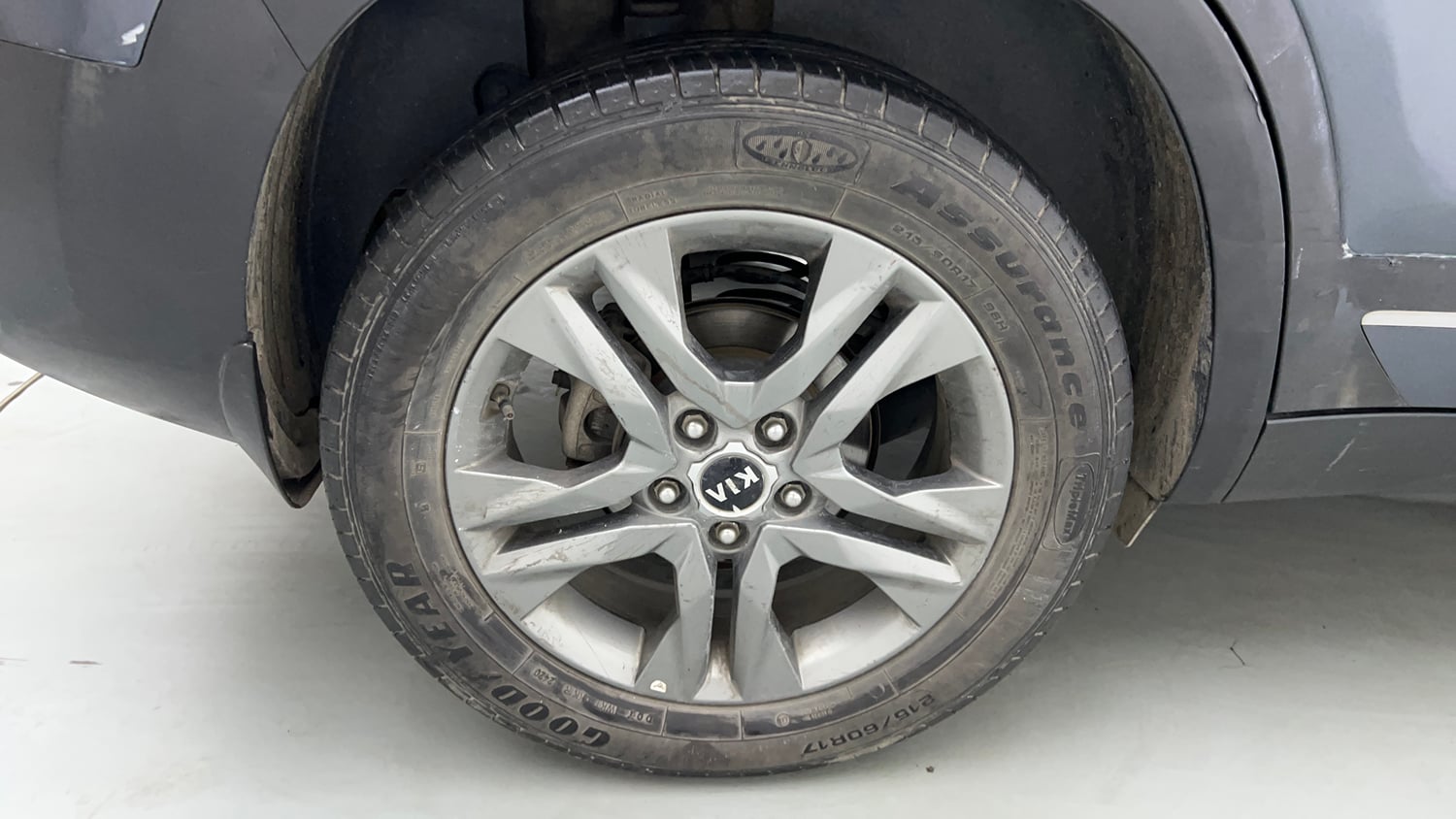 Used 2020 kia Seltos HTX IVT 1.5 Petrol Automatic tyres RIGHT REAR TYRE RIM VIEW