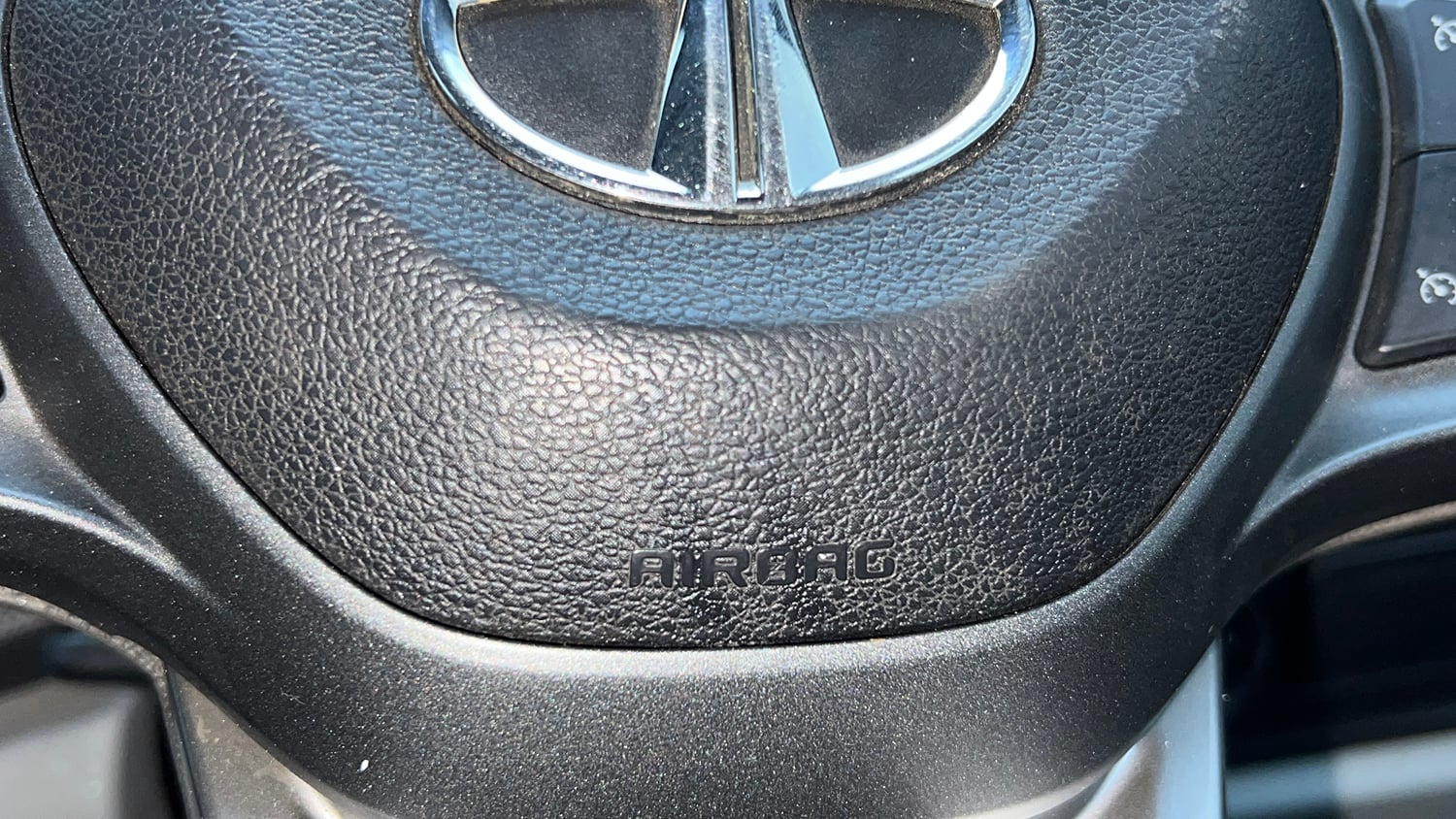 Used 2021 Tata Altroz XZ Petrol Petrol Manual top_features Airbags