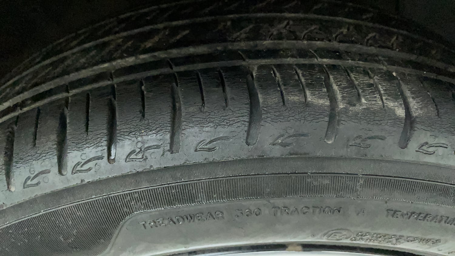Used 2024 Hyundai Grand i10 Nios Corporate1.2 Kappa Petrol Manual tyres RIGHT FRONT TYRE TREAD VIEW