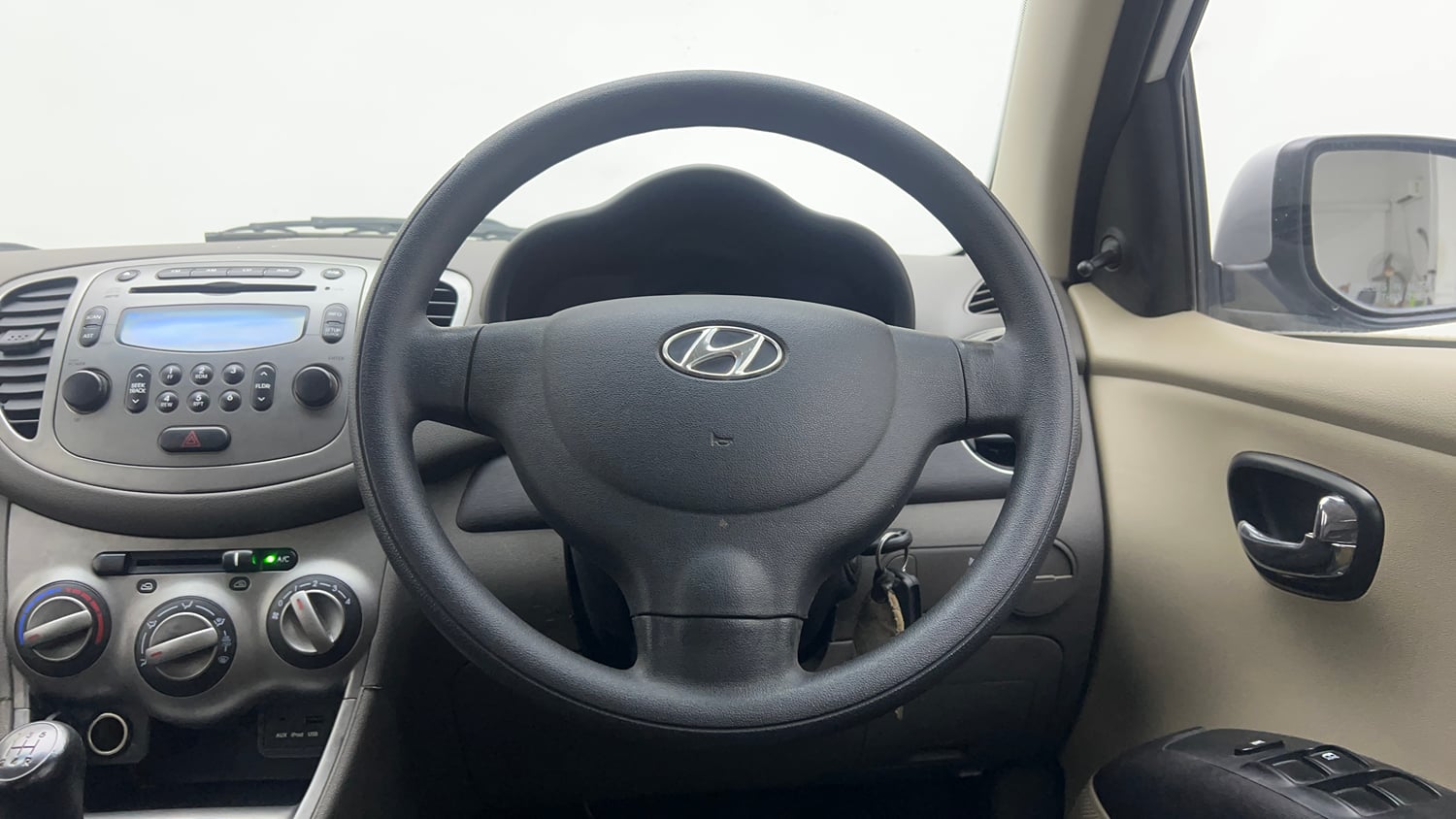 Used 2014 Hyundai i10 Sportz 1.1 iRDE2 Petrol Manual interior STEERING VIEW