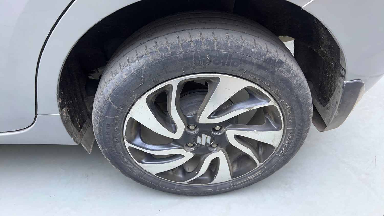 Used 2021 Maruti Suzuki Baleno Zeta Petrol Manual tyres LEFT REAR TYRE RIM VIEW