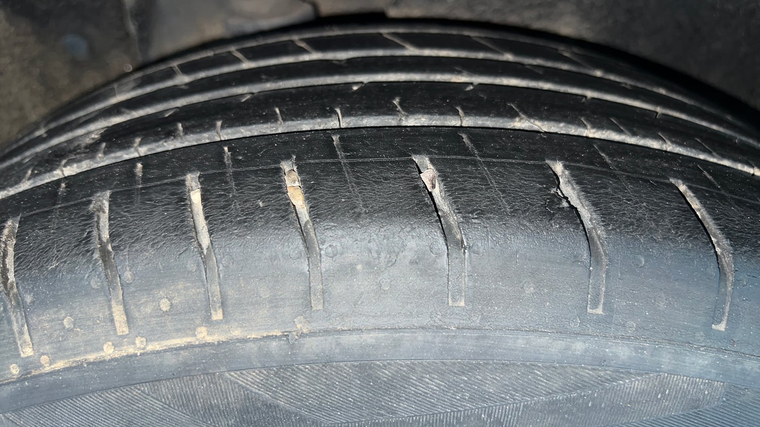 Used 2022 Hyundai Alcazar Prestige Exe (O) 7 STR 1.5 Diesel AT Diesel Automatic tyres RIGHT REAR TYRE TREAD VIEW