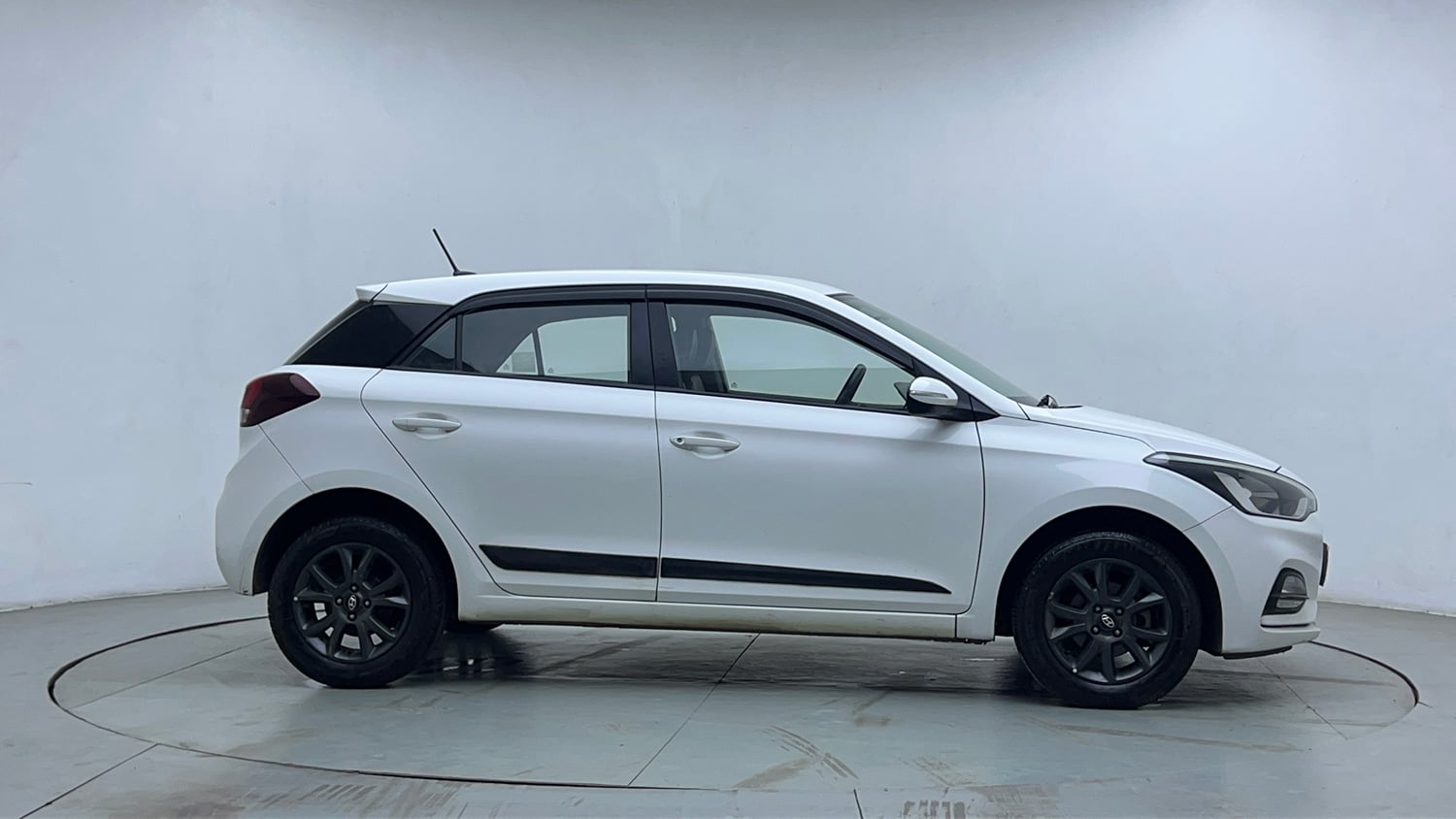 Used 2019 Hyundai Elite i20 Sportz Plus 1.2 Petrol Manual exterior RIGHT SIDE VIEW