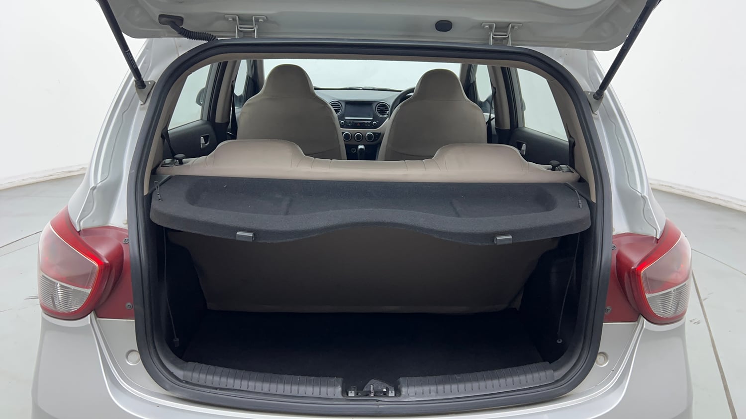 Used 2018 Hyundai Grand i10 Sportz (O) AT 1.2 Kappa VTVT Petrol Automatic interior DICKY INSIDE VIEW