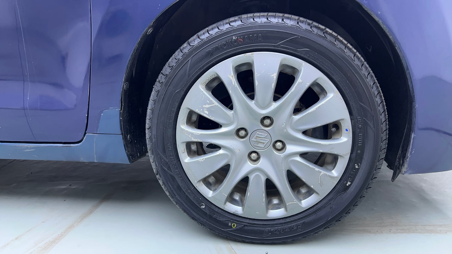 Used 2016 Maruti Suzuki Baleno Zeta 1.2 AT Petrol Automatic tyres RIGHT FRONT TYRE RIM VIEW
