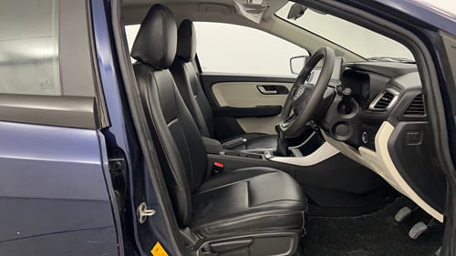 Used 2023 Tata Altroz XZ Petrol Petrol Manual interior RIGHT SIDE FRONT DOOR CABIN VIEW