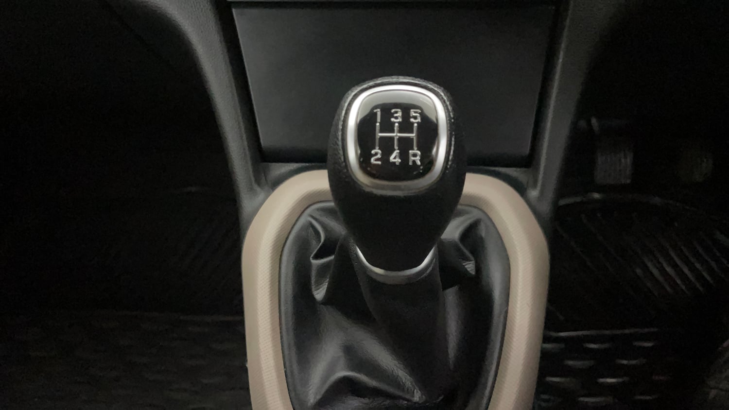 Used 2019 Hyundai Xcent SX Petrol Manual interior GEAR  KNOB VIEW