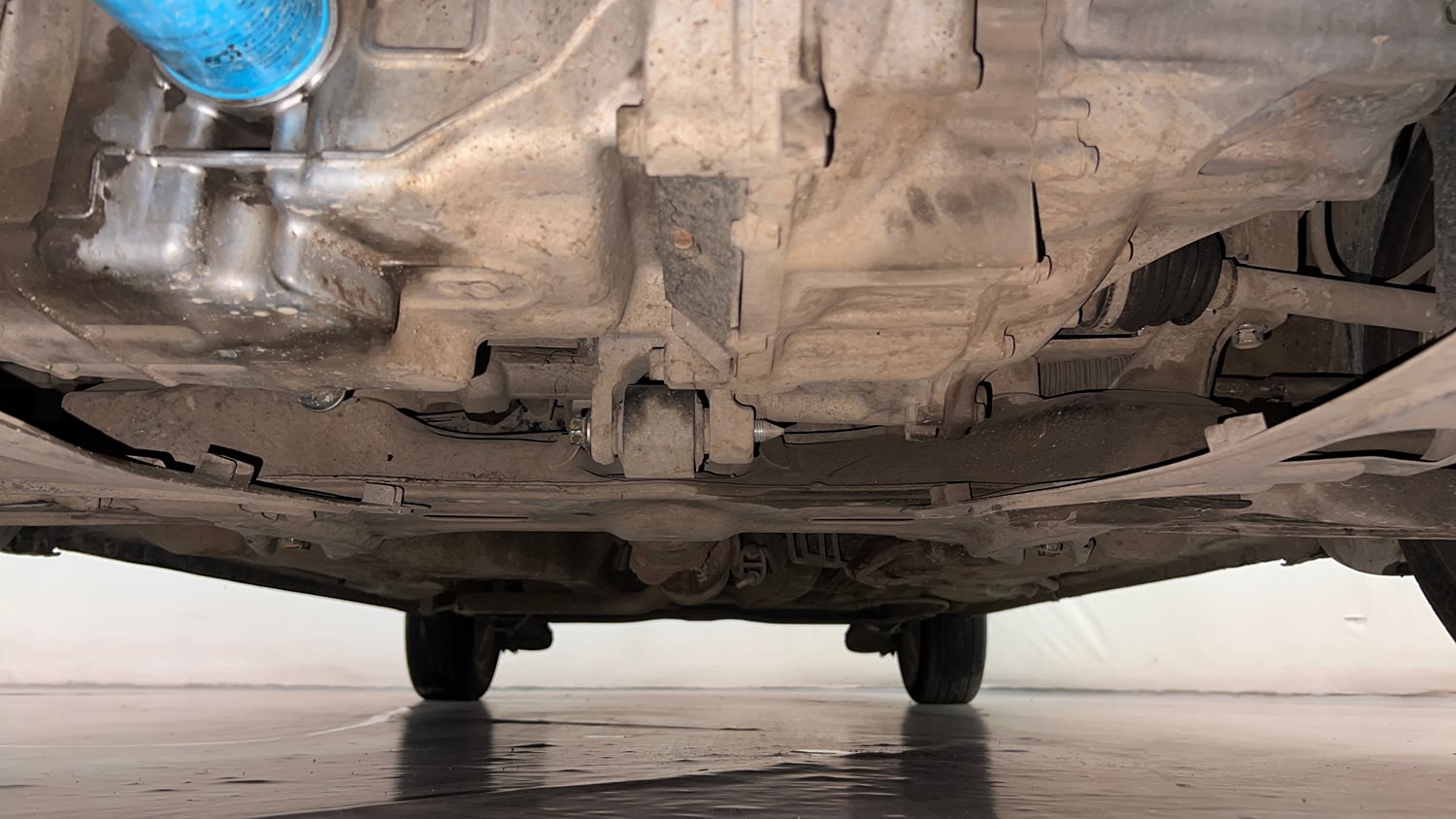Used 2014 Honda Mobilio V Petrol Petrol Manual extra FRONT LEFT UNDERBODY VIEW