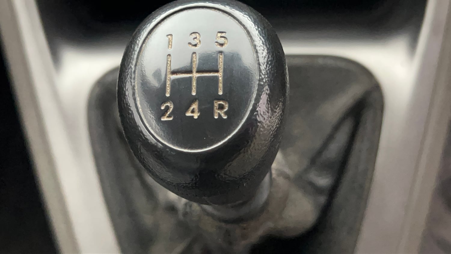 Used 2013 Hyundai i10 Era 1.1 iRDE2 Petrol Manual interior GEAR  KNOB VIEW