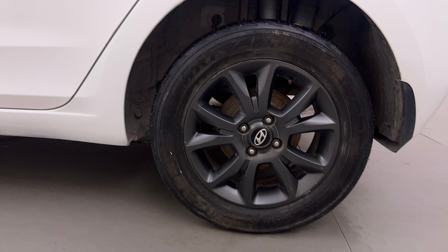 Used 2018 Hyundai Elite i20 Asta 1.2 AT Petrol Automatic tyres LEFT REAR TYRE RIM VIEW