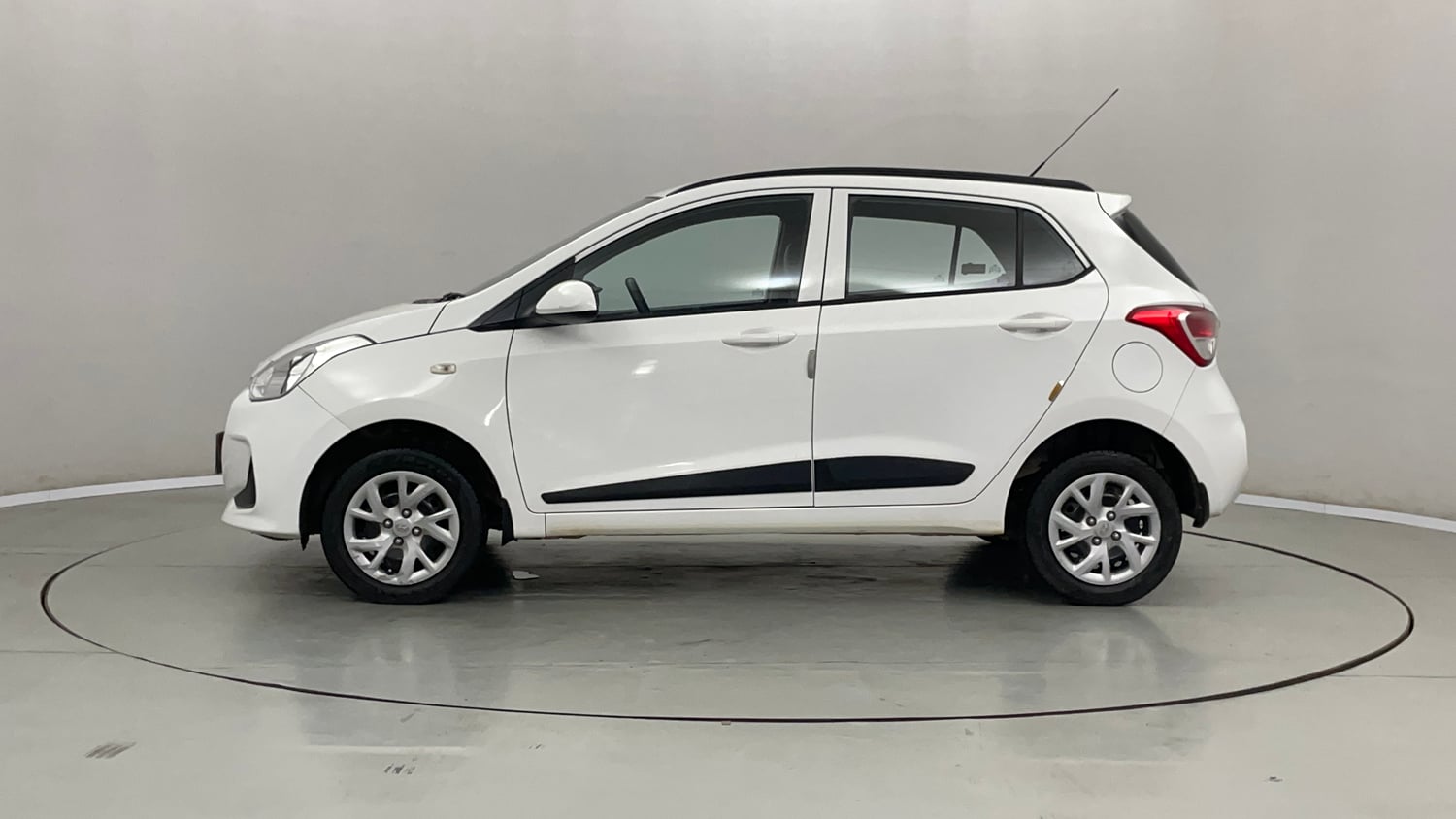 Used 2019 Hyundai Grand i10 Magna 1.2 Kappa VTVT Petrol Manual exterior LEFT SIDE VIEW
