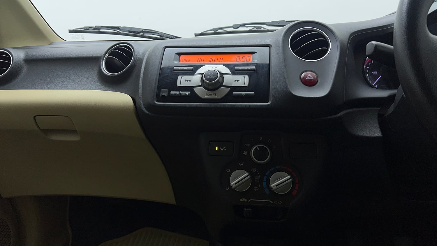 Used 2015 Honda Amaze 1.2 S i-VTEC Petrol Manual interior MUSIC SYSTEM & AC CONTROL VIEW