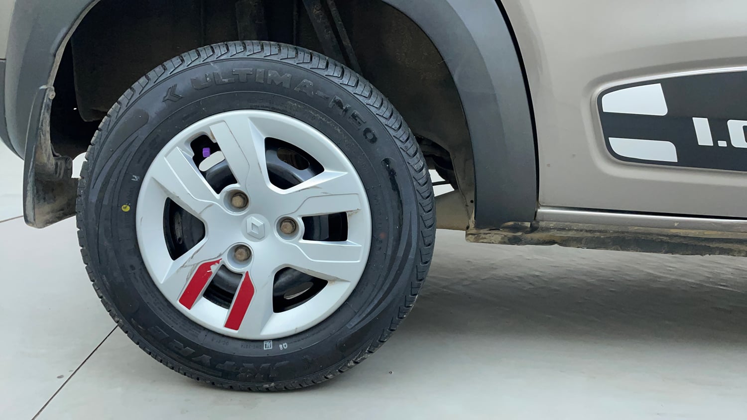 Used 2017 Renault Kwid 1.0 RXT Petrol Manual tyres RIGHT REAR TYRE RIM VIEW