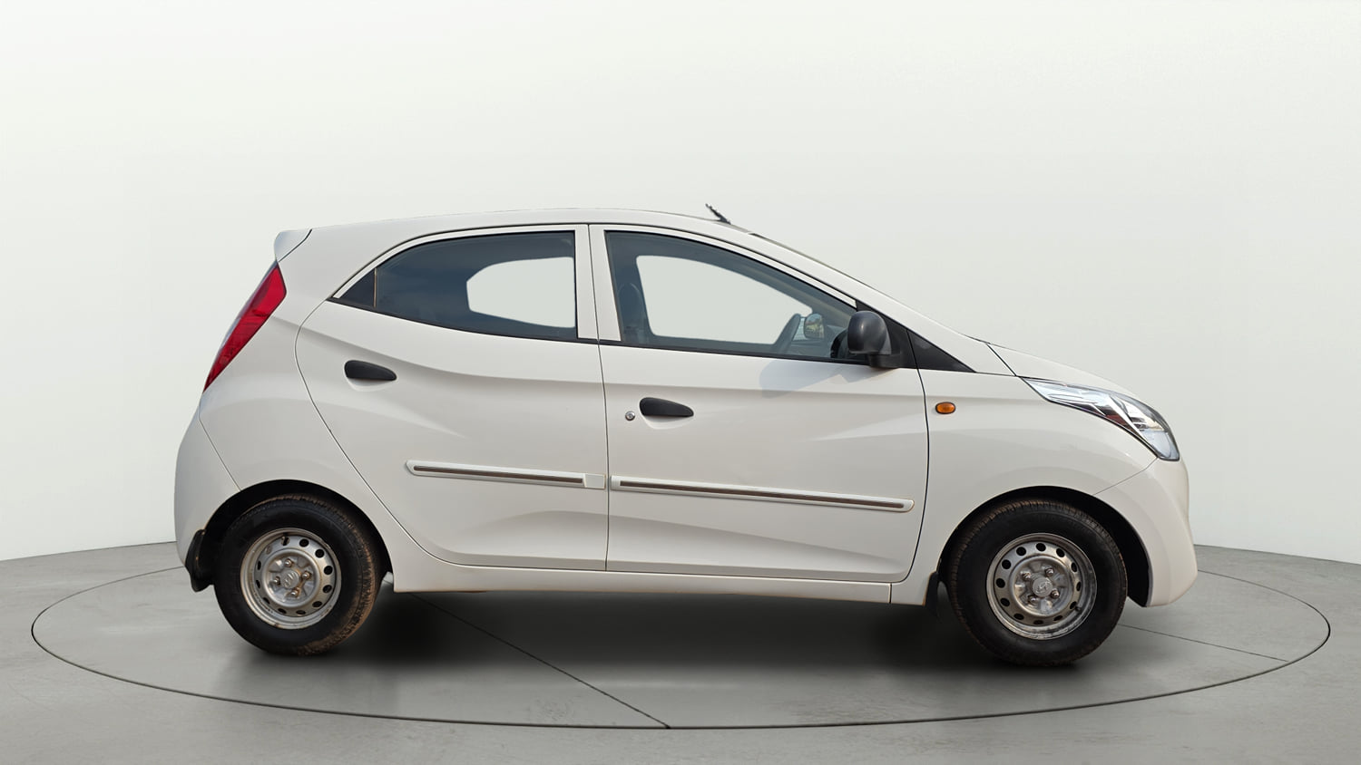 Used 2014 Hyundai Eon Era + Petrol Manual exterior RIGHT SIDE VIEW