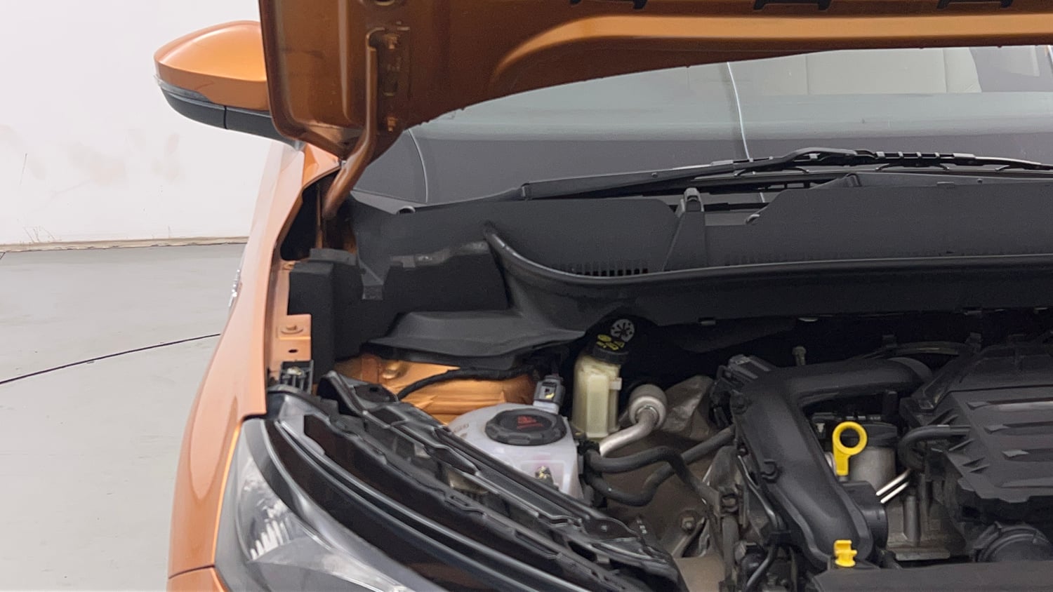 Used 2022 Skoda Kushaq Active 1.0 TSI MT Petrol Manual engine ENGINE RIGHT SIDE HINGE & APRON VIEW