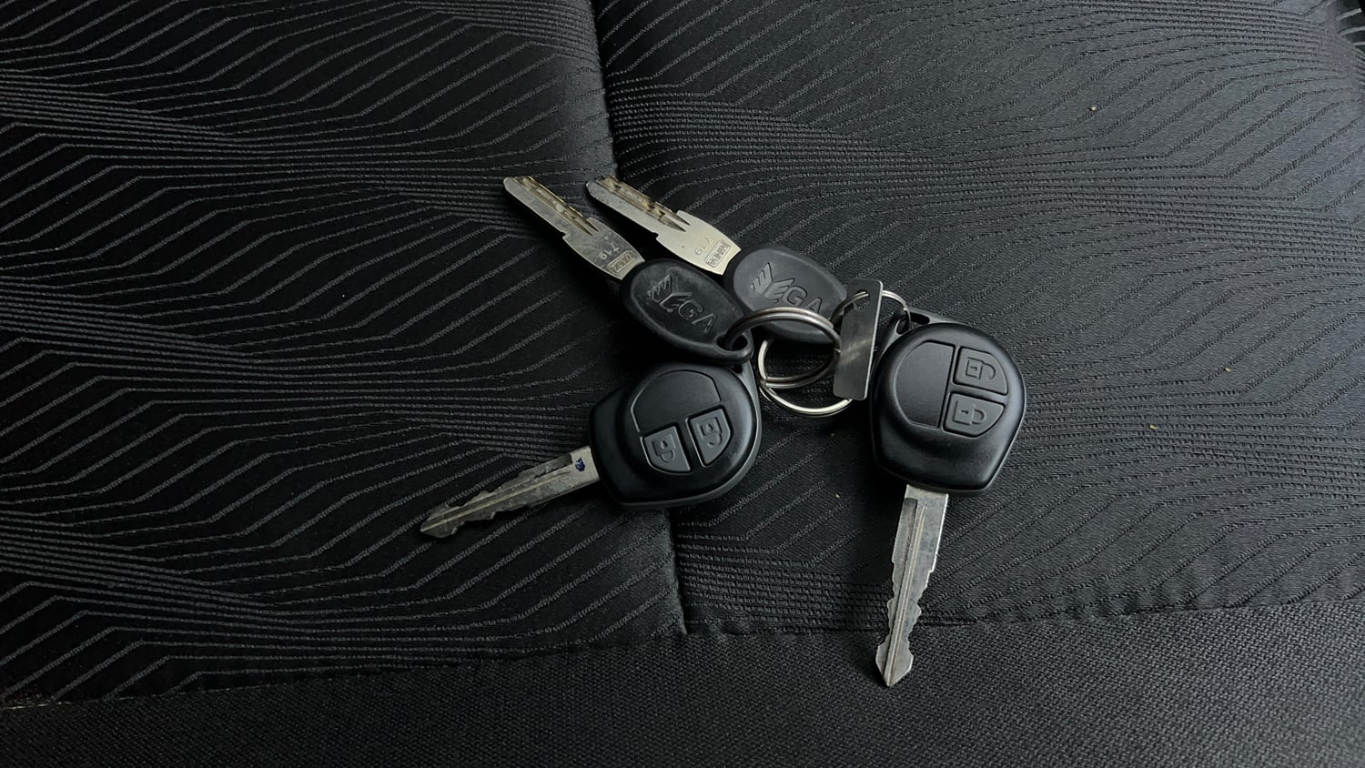 Used 2013 Maruti Suzuki Swift VXi Petrol Manual extra CAR KEY VIEW