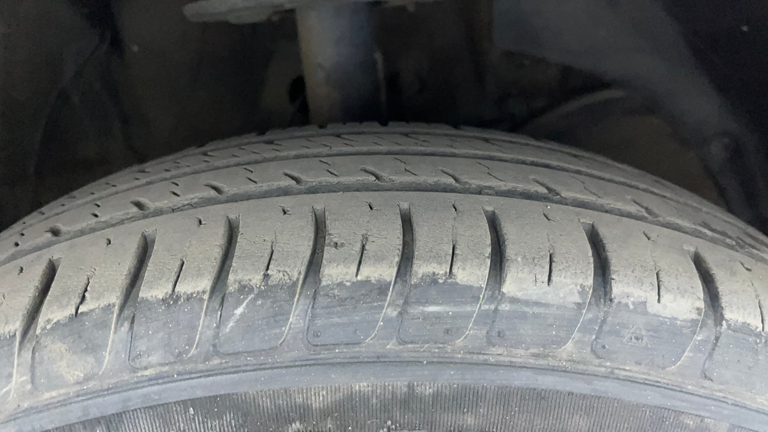 Used 2021 Maruti Suzuki Swift VXi Petrol Manual tyres RIGHT FRONT TYRE TREAD VIEW
