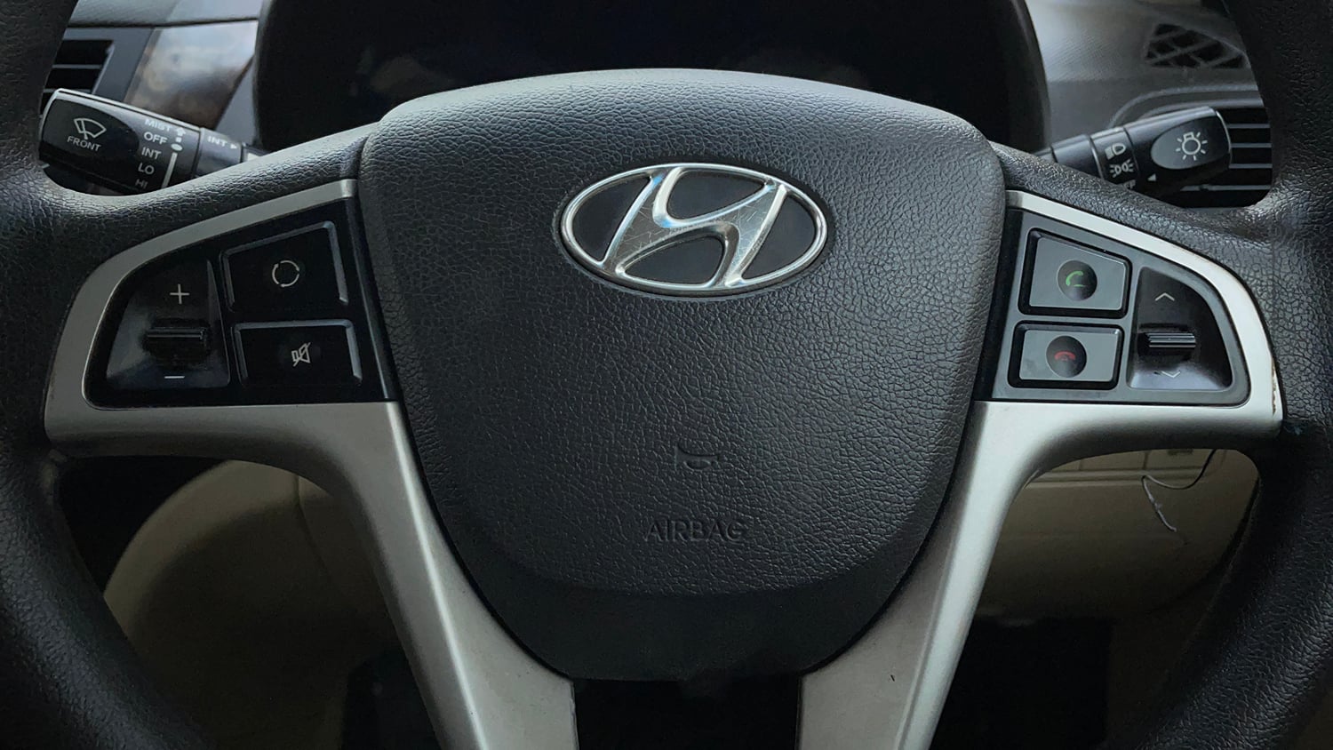 Used 2013 Hyundai Verna Fluidic 1.6 CRDi SX Diesel Manual top_features Airbags