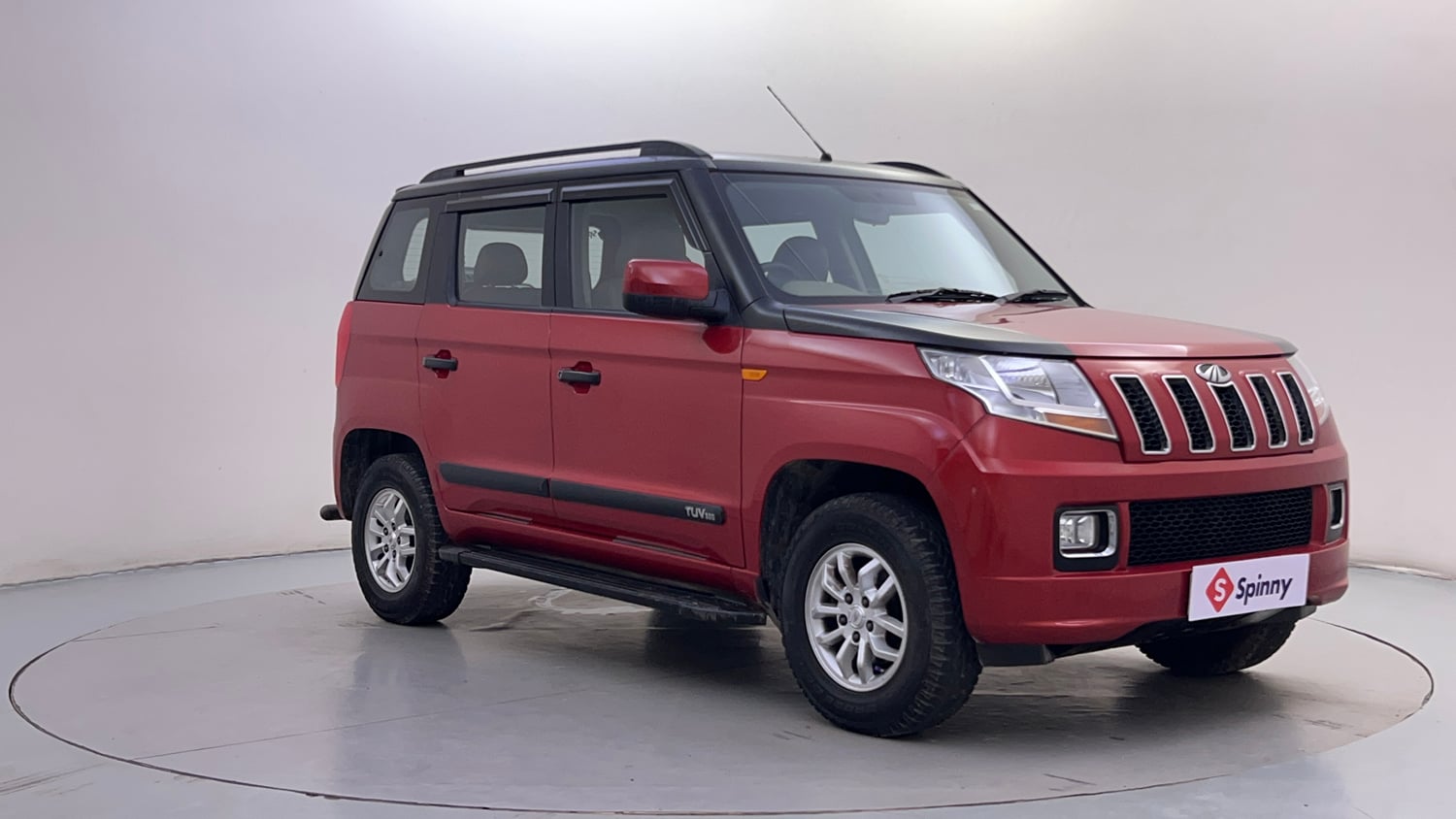 Used 2016 Mahindra TUV300 T8 Diesel Manual exterior RIGHT FRONT CORNER VIEW