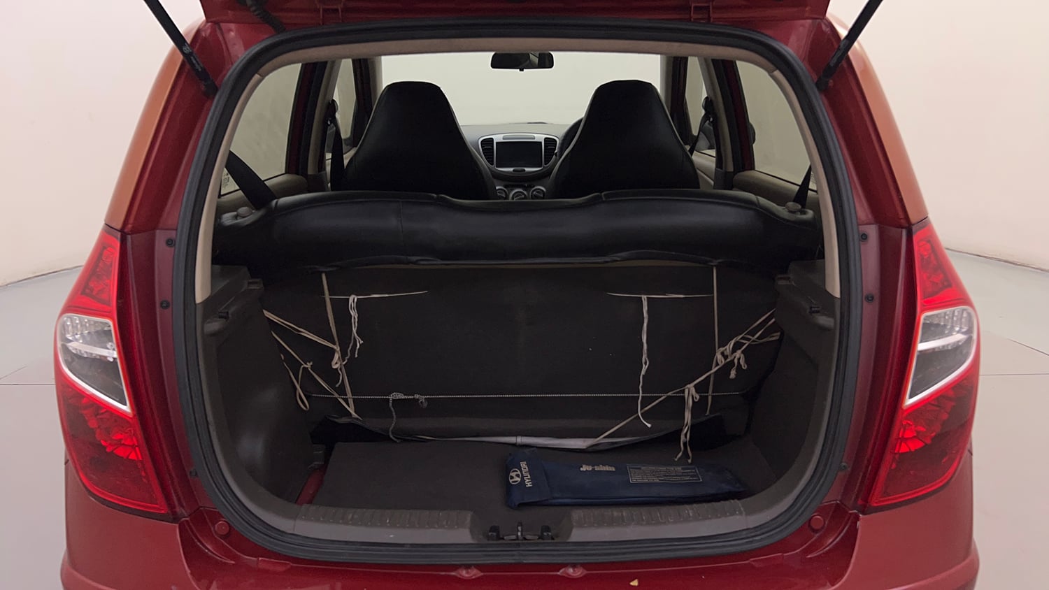 Used 2012 Hyundai i10 Magna 1.2 Kappa2 Petrol Manual interior DICKY INSIDE VIEW