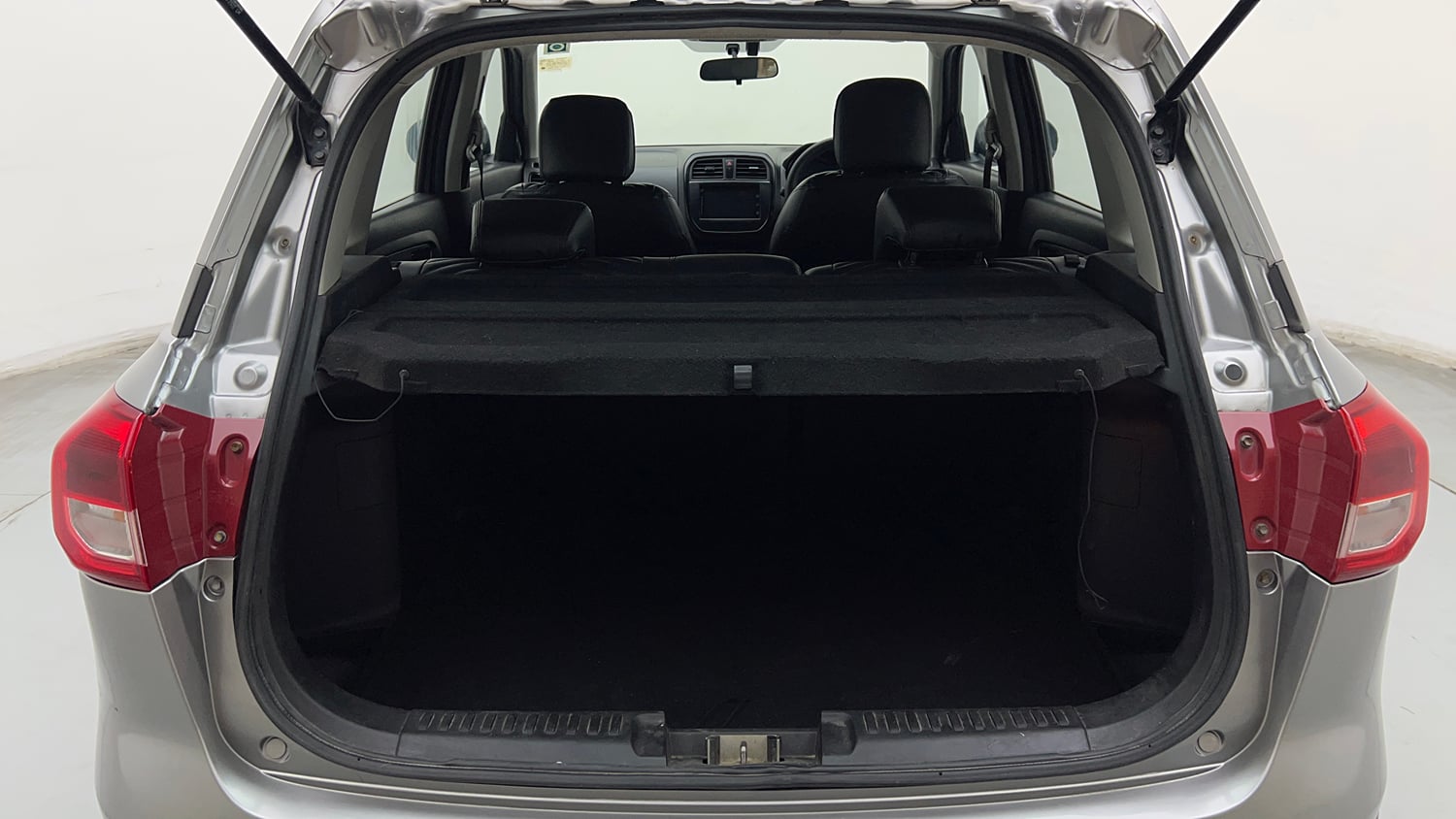 Used 2018 maruti-suzuki Vitara Brezza ZDi AGS Diesel Automatic interior DICKY INSIDE VIEW