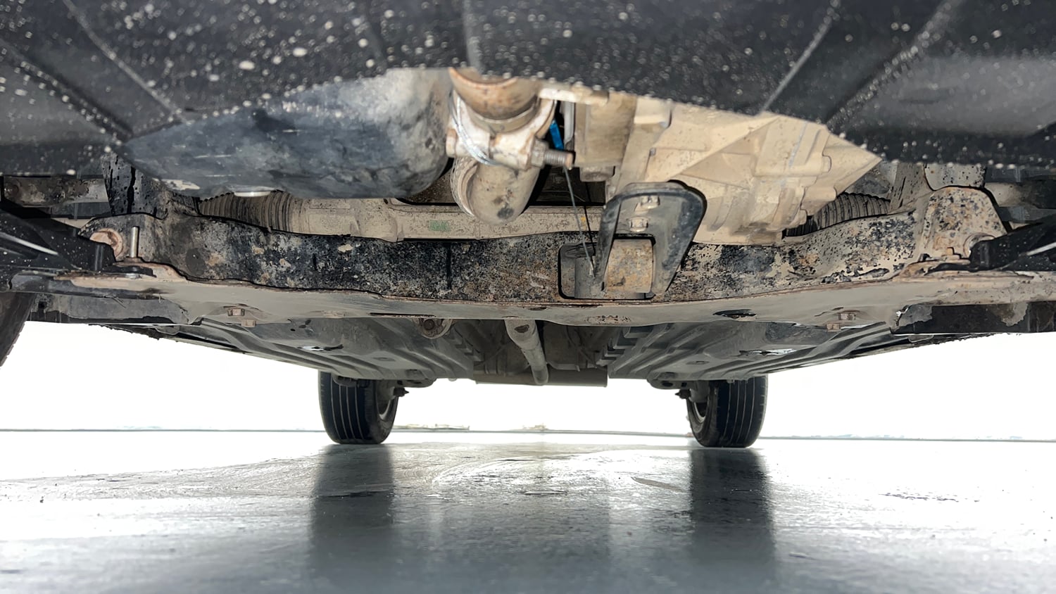 Used 2019 Maruti Suzuki Vitara Brezza [2016-2020] ZDi Plus Diesel Manual extra FRONT LEFT UNDERBODY VIEW