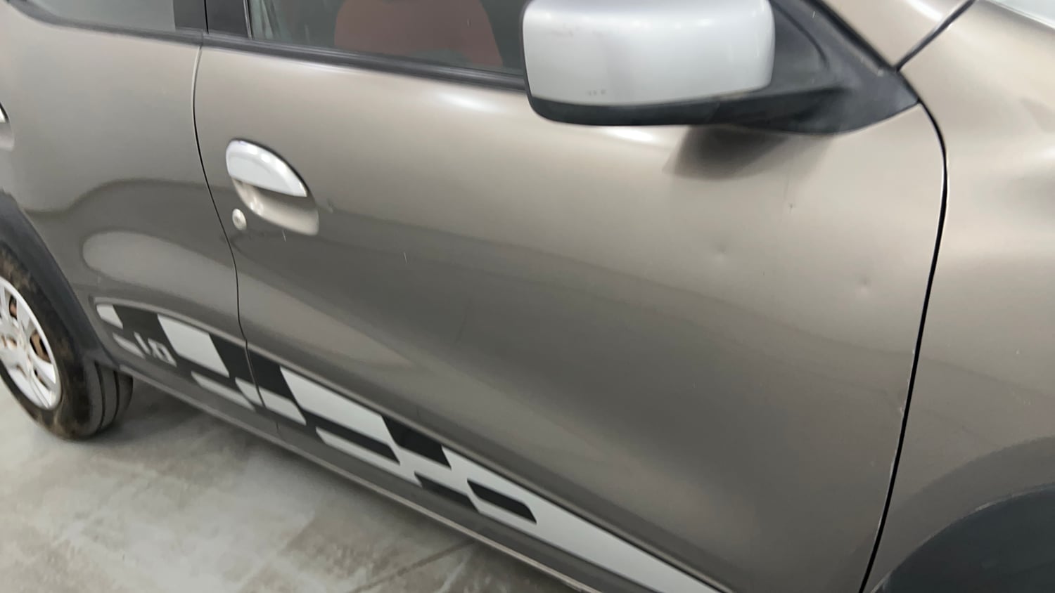 Used 2016 Renault Kwid RXT Petrol Manual dents MINOR SCRATCH