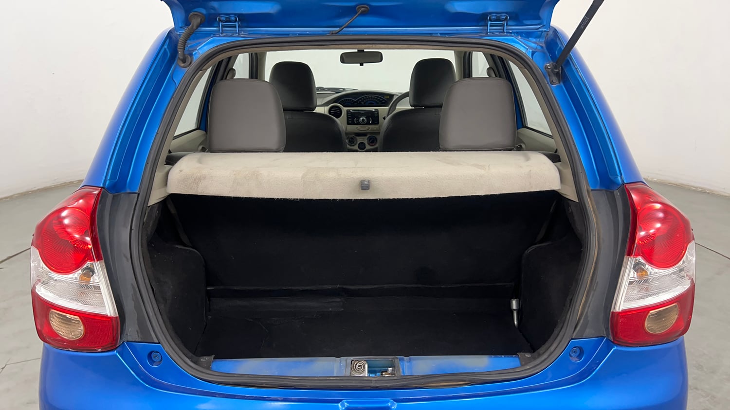 Used 2015 Toyota Etios Liva V Petrol Manual interior DICKY INSIDE VIEW
