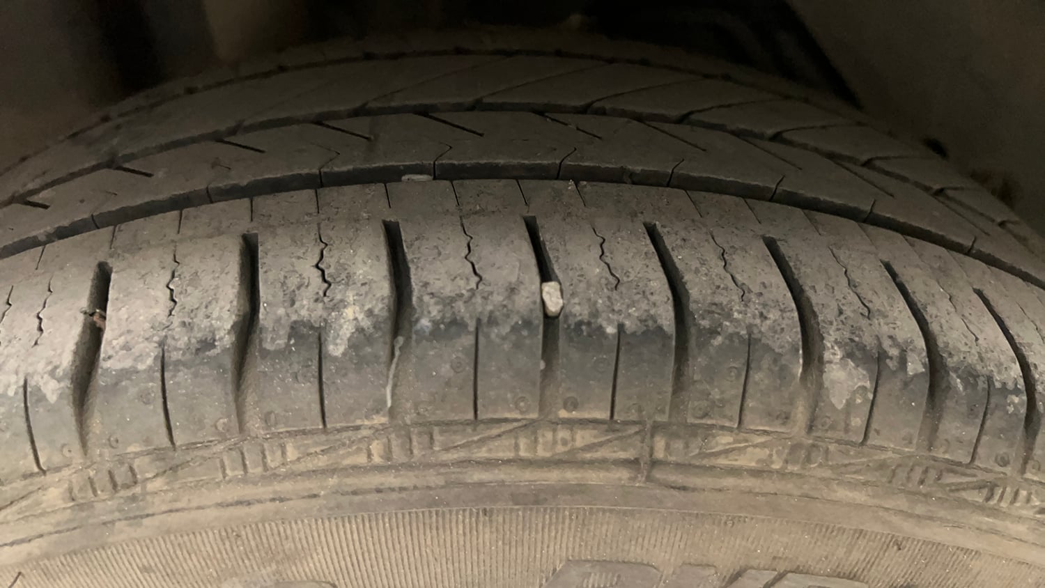 Used 2017 Ford Figo Aspire Titanium1.5 TDCi Diesel Manual tyres RIGHT REAR TYRE TREAD VIEW