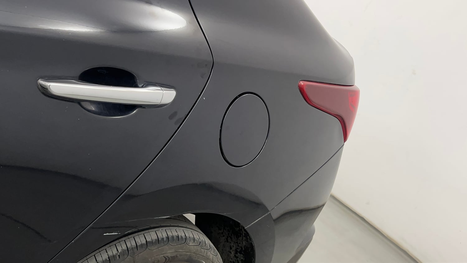 Used 2022 Hyundai Verna SX 1.5 VTVT IVT Petrol Automatic dents MINOR SCRATCH