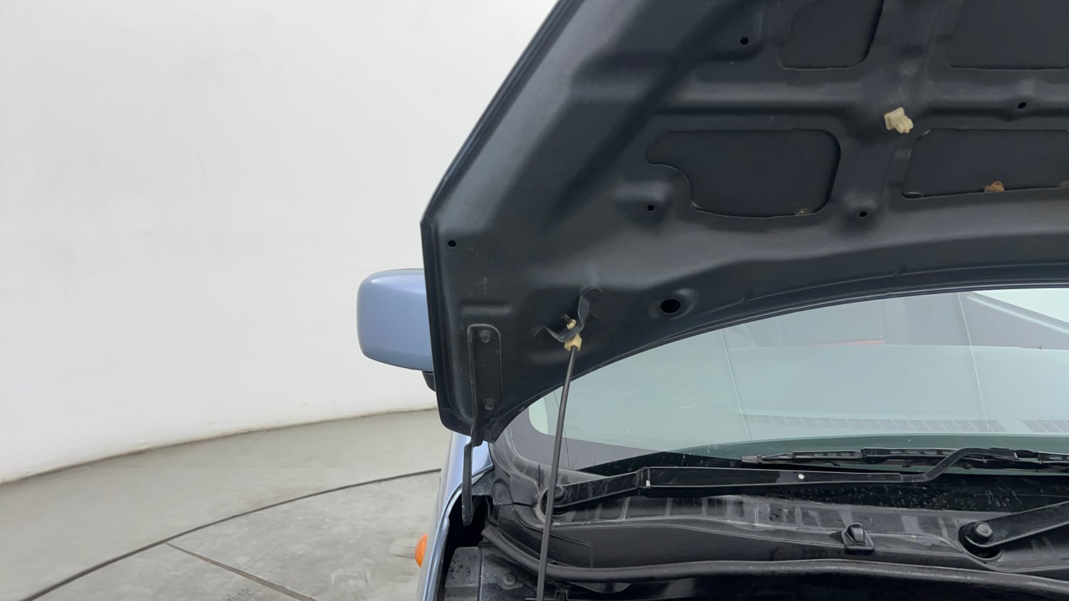 Used 2012 Maruti Suzuki Wagon R 1.0 VXi Petrol Manual engine ENGINE RIGHT SIDE HINGE & APRON VIEW