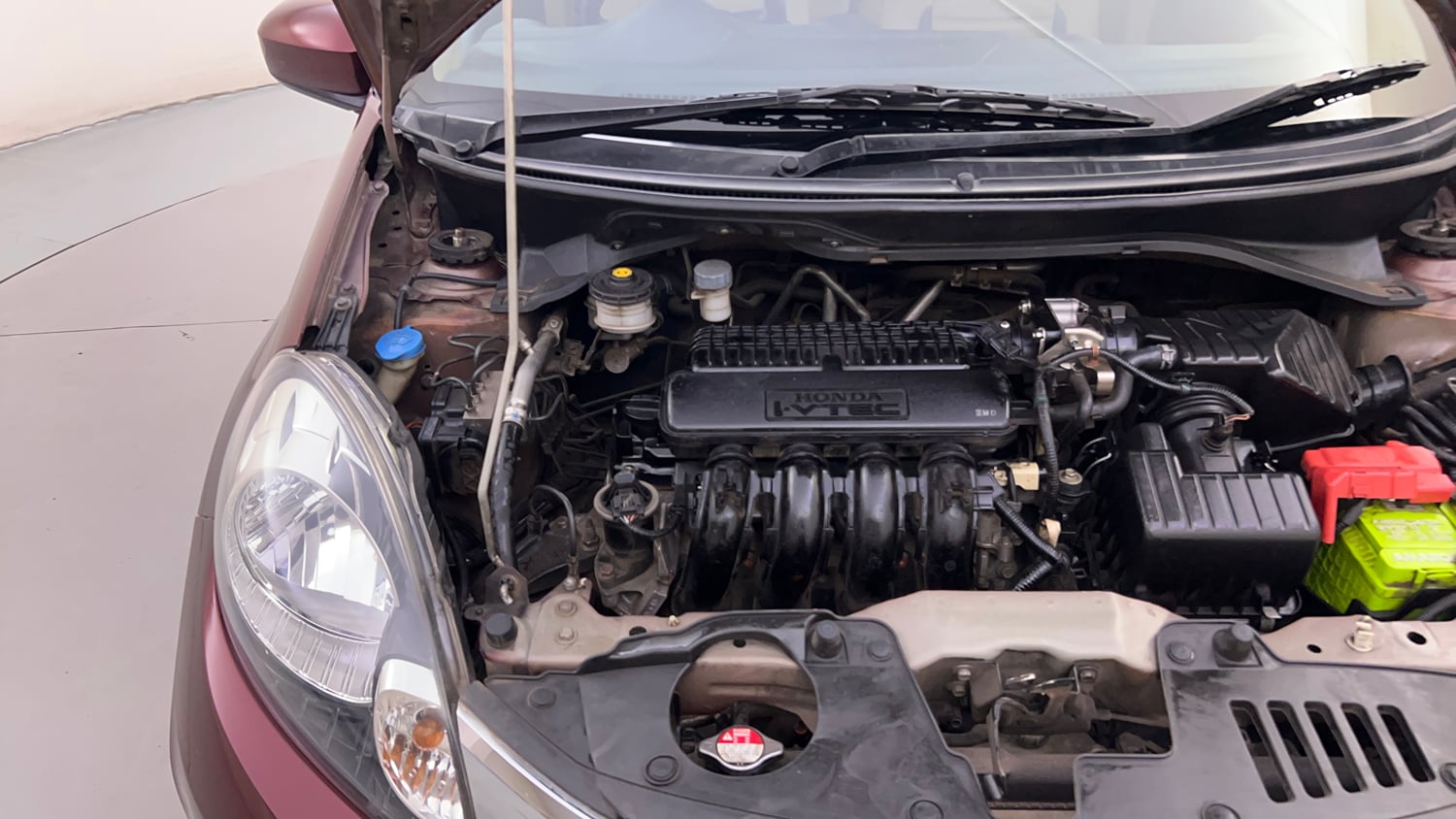 Used 2014 Honda Mobilio V Petrol Petrol Manual engine ENGINE RIGHT SIDE HINGE & APRON VIEW