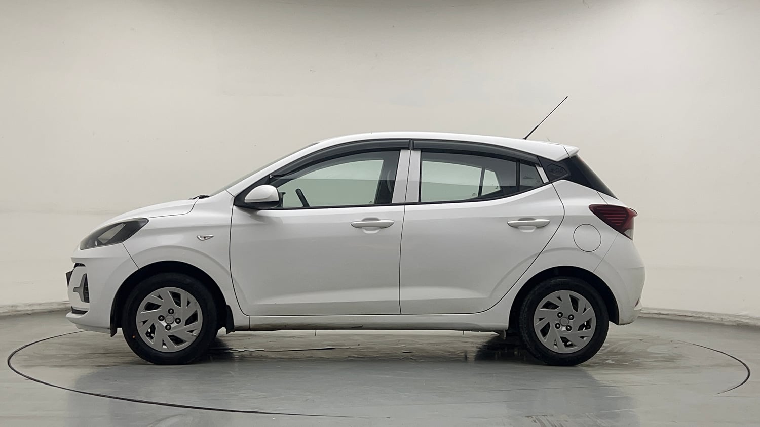 Used 2024 Hyundai Grand i10 Nios Magna 1.2 Kappa Petrol+CNG (Outside Fitted) Cng Manual exterior LEFT SIDE VIEW
