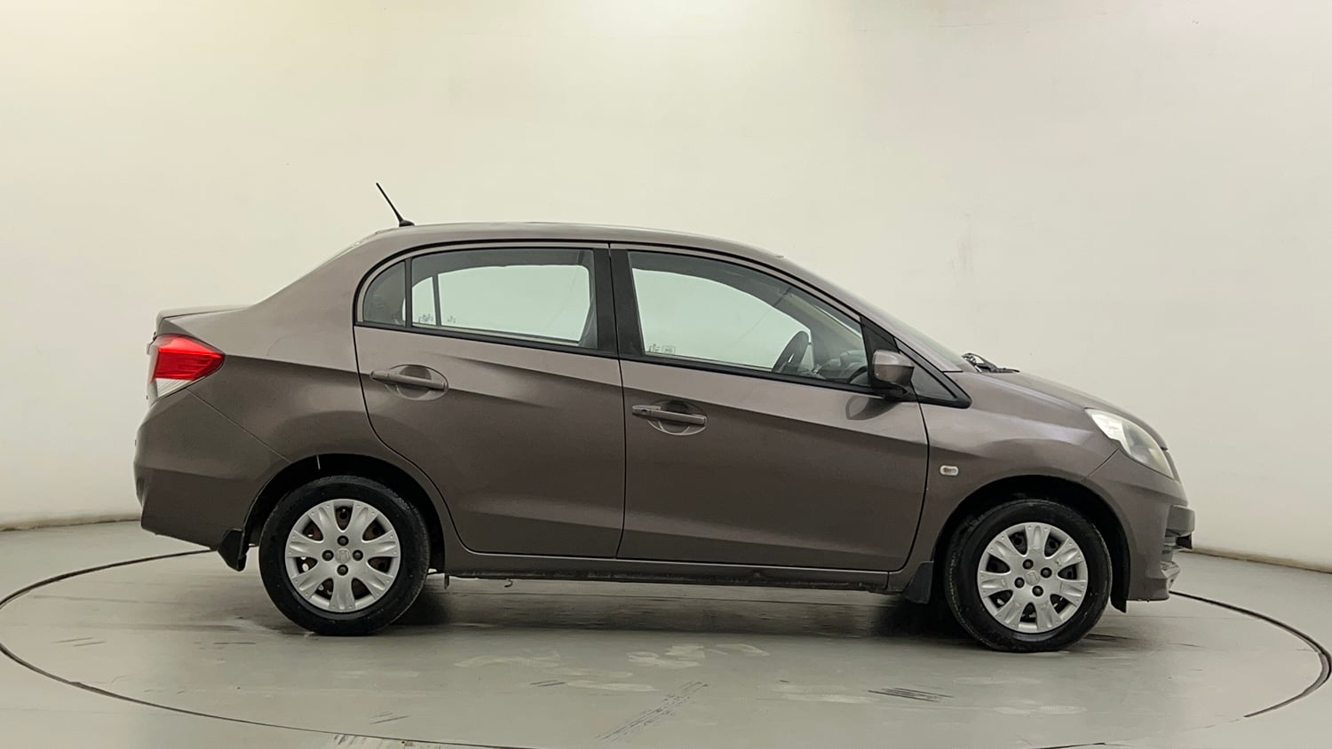 Used 2013 Honda Amaze 1.2 S i-VTEC Petrol Manual exterior RIGHT SIDE VIEW