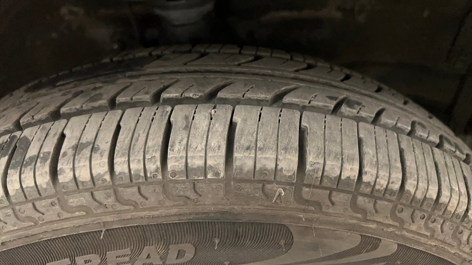 Used 2012 Maruti Suzuki Wagon R LXi Petrol Manual tyres RIGHT FRONT TYRE TREAD VIEW