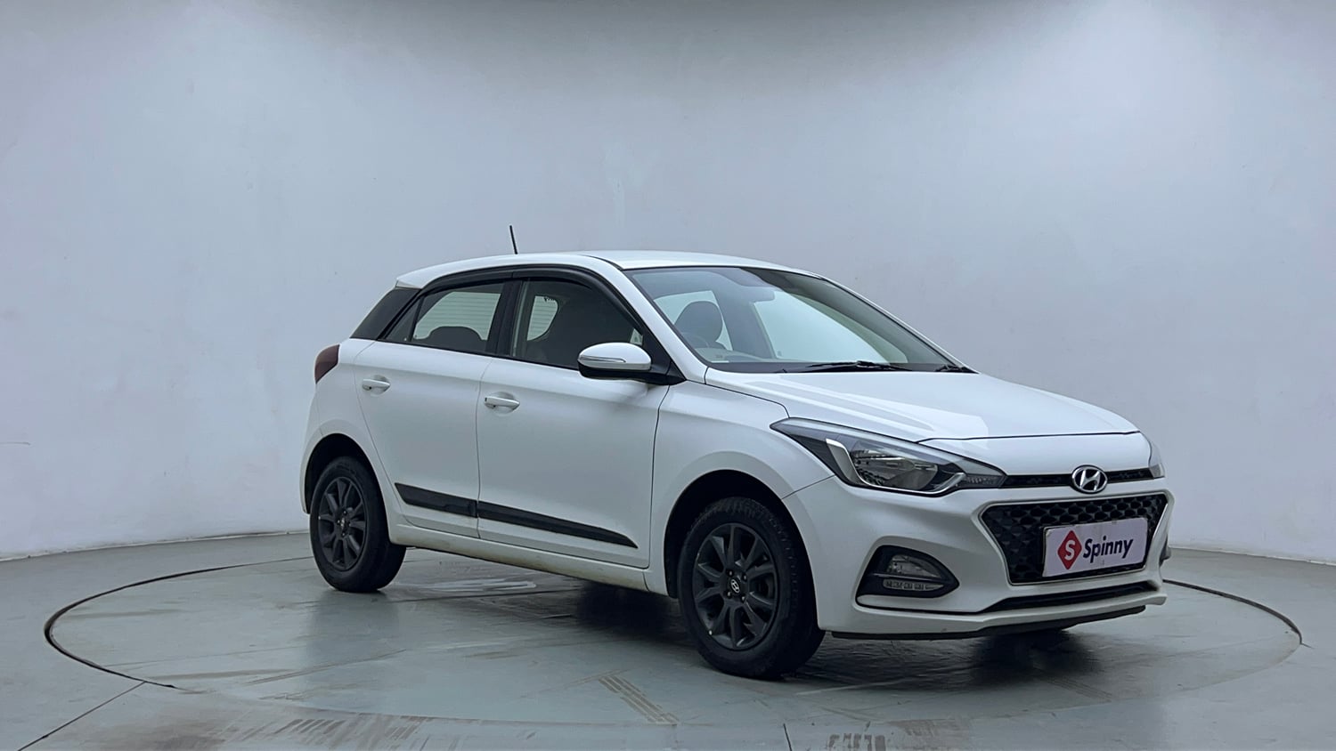 Used 2019 Hyundai Elite i20 Sportz Plus 1.2 Petrol Manual exterior RIGHT FRONT CORNER VIEW