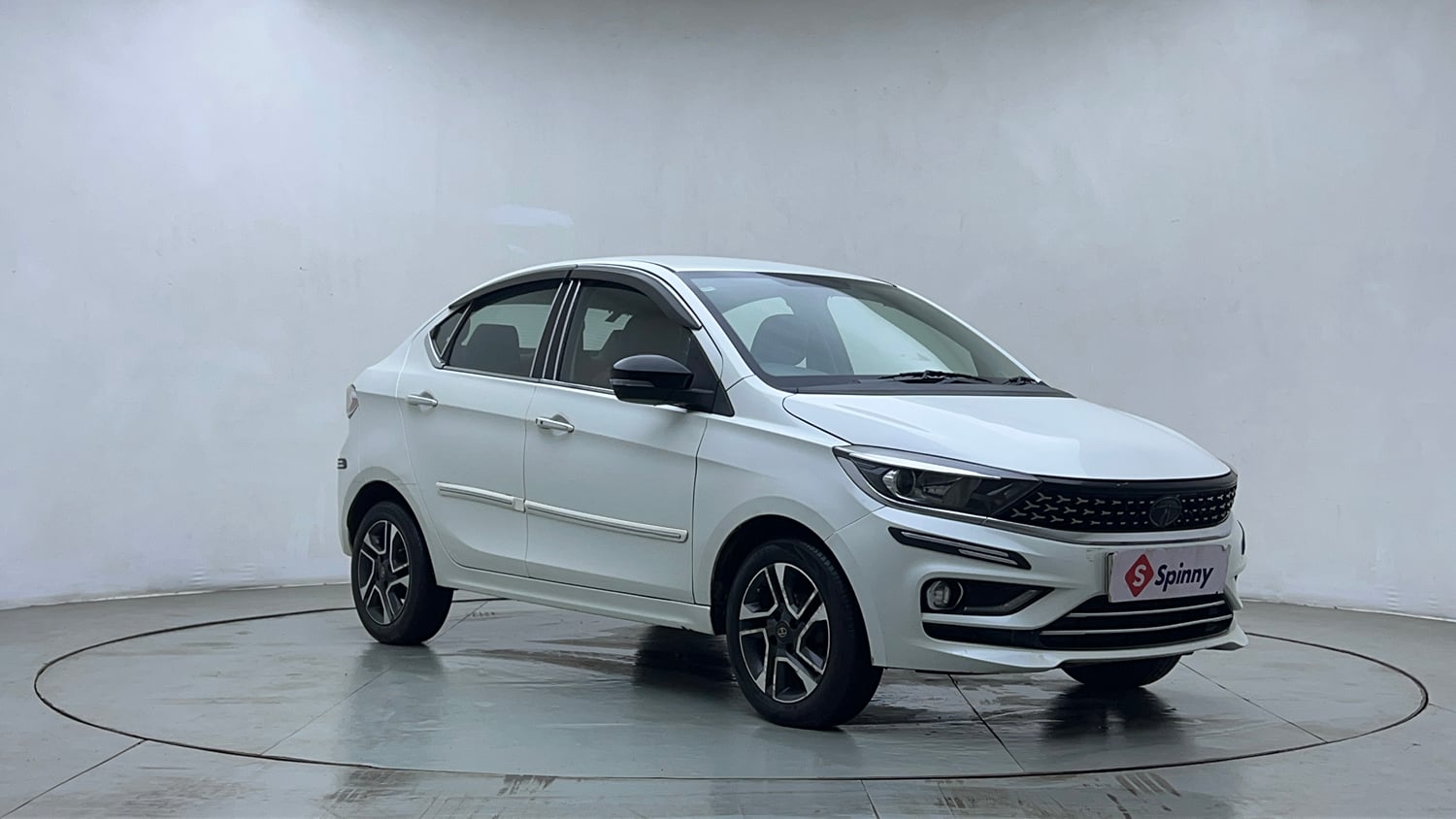 Used 2020 Tata Tigor XZA Plus Petrol Automatic exterior RIGHT FRONT CORNER VIEW