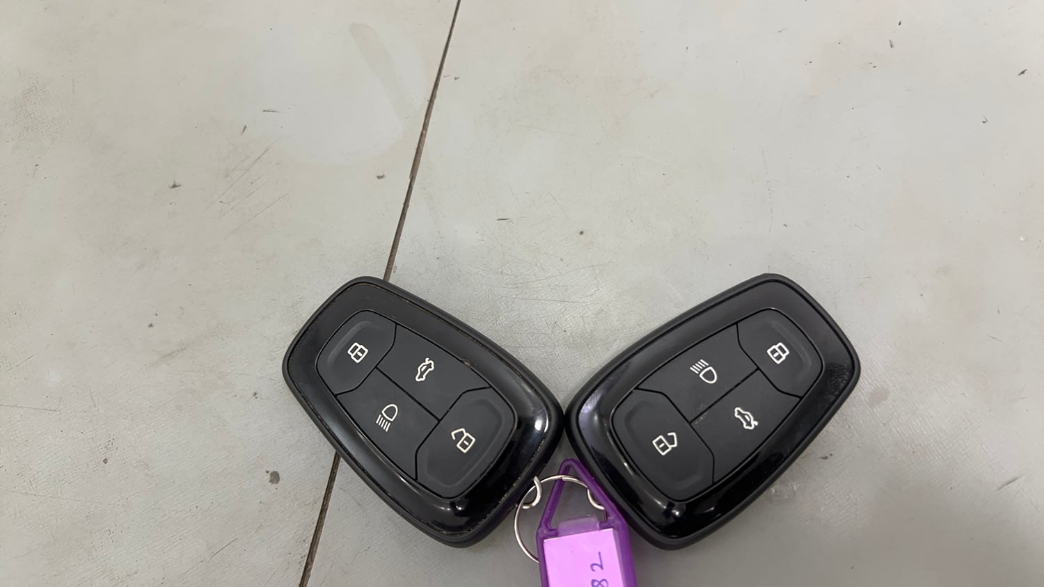 Used 2022 Tata Altroz XTA Petrol Petrol Automatic extra CAR KEY VIEW