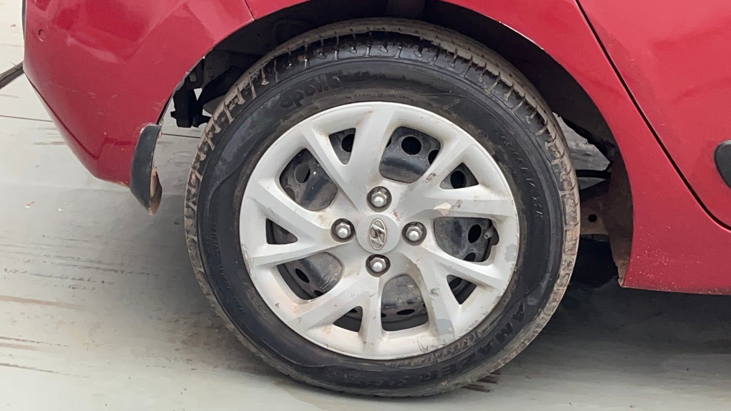 Used 2017 Hyundai Grand i10 Sportz 1.2 Kappa VTVT Petrol Manual tyres RIGHT REAR TYRE RIM VIEW