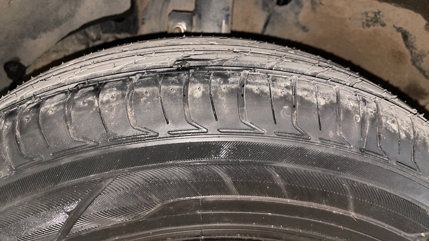 Used 2018 Maruti Suzuki Dzire VXi Petrol Manual tyres LEFT FRONT TYRE TREAD VIEW