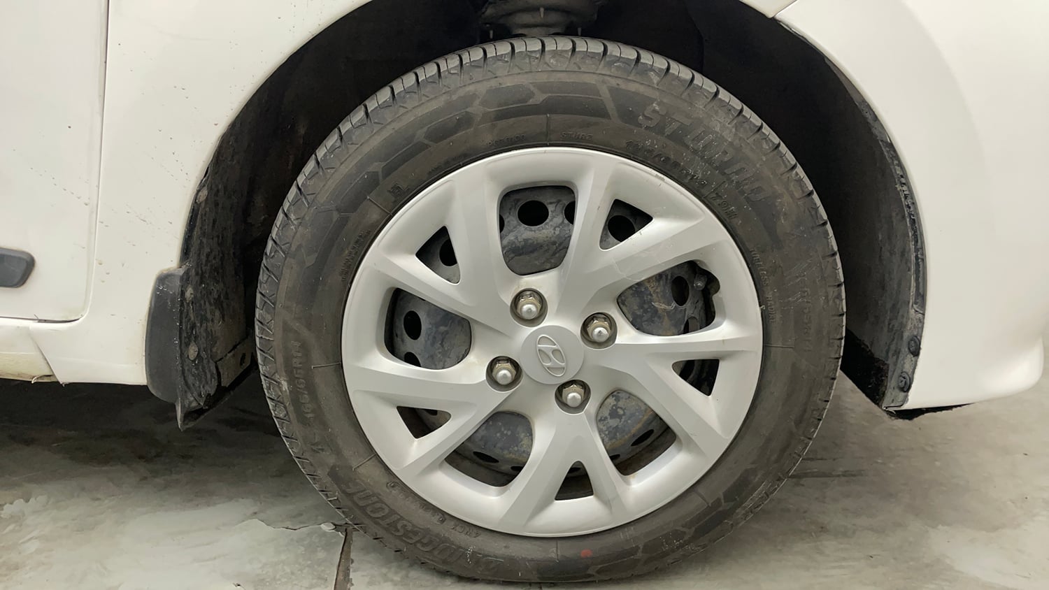 Used 2019 Hyundai Grand i10 Sportz 1.2 Kappa VTVT Petrol Manual tyres RIGHT FRONT TYRE RIM VIEW
