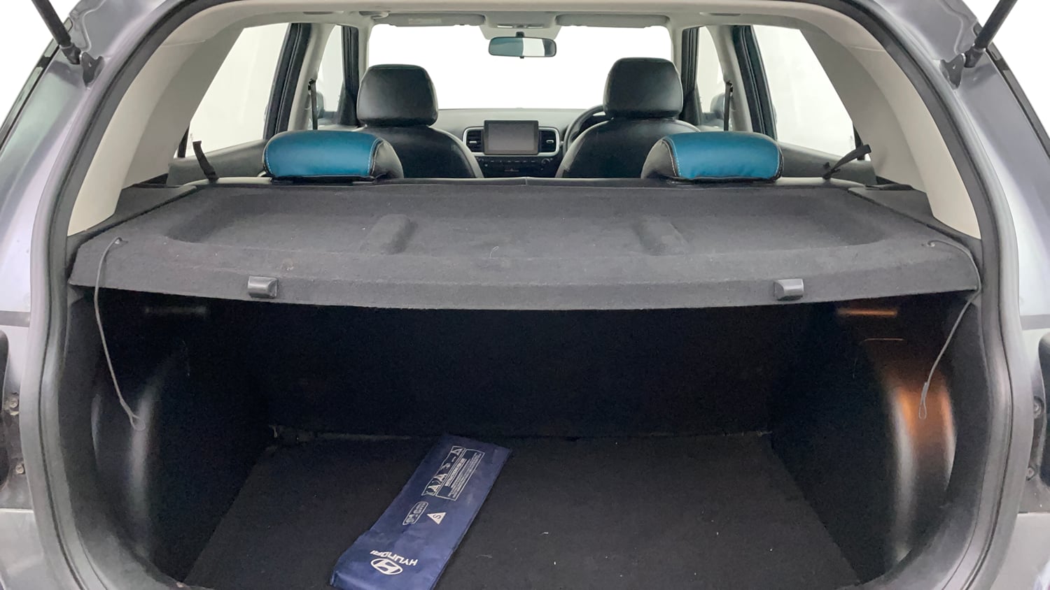 Used 2022 Hyundai Venue SX (O) 1.5 CRDi Executive Diesel Manual interior DICKY INSIDE VIEW